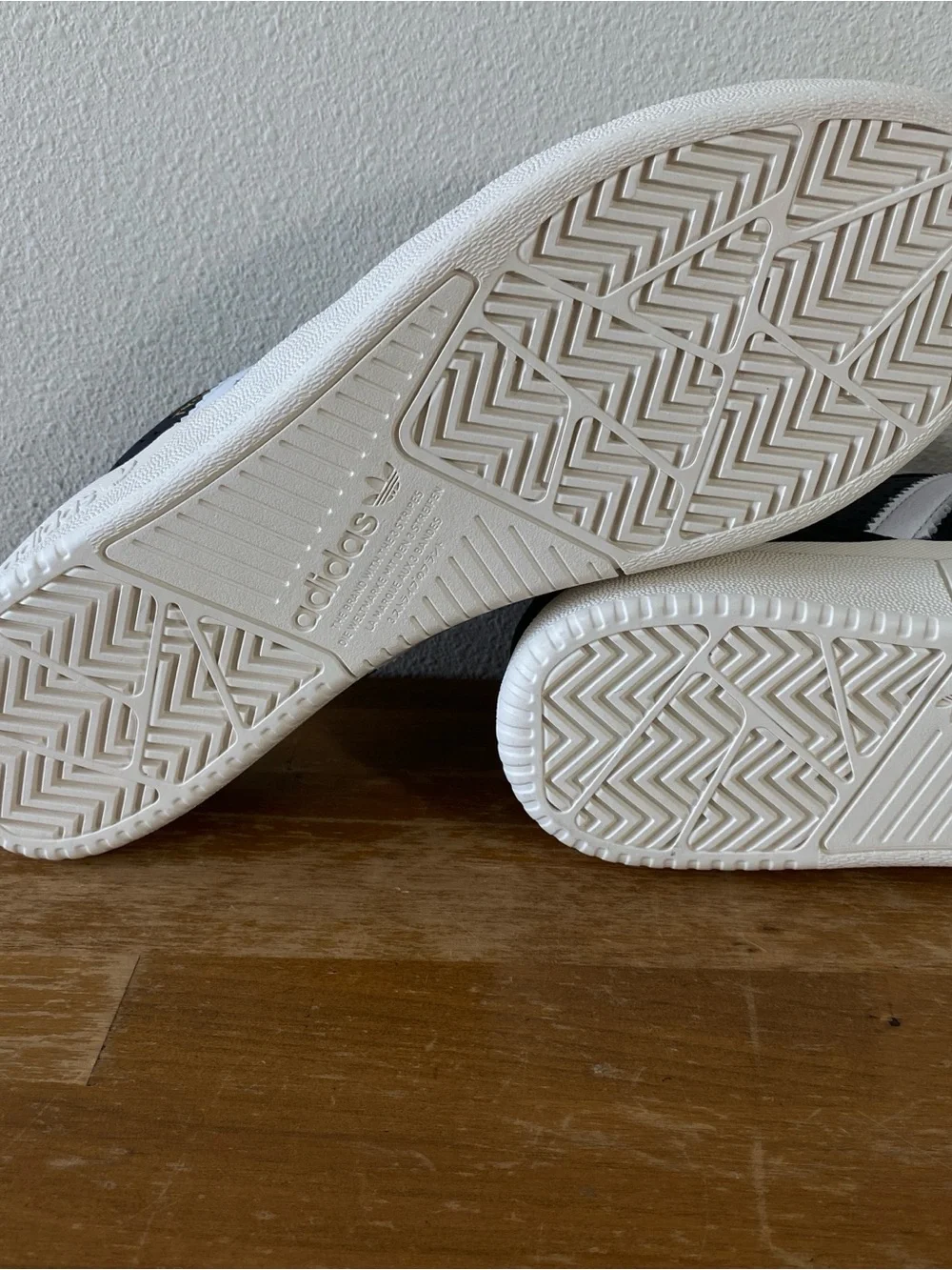 adidas low top